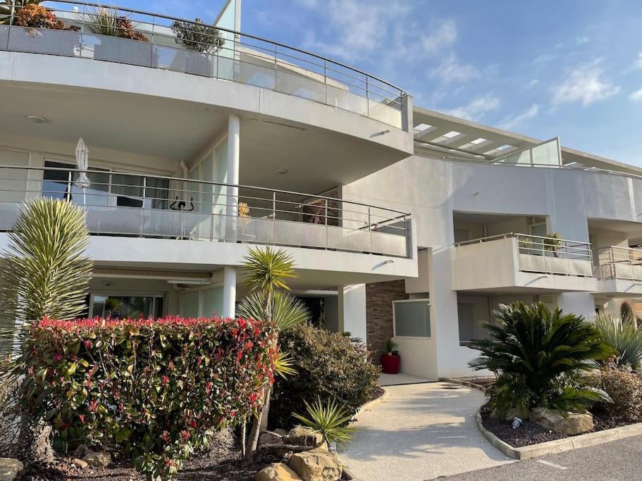 Appartement 21 - Tres Agreable Rdc Avec Terrasse Et Parking à Bandol Extérieur photo
