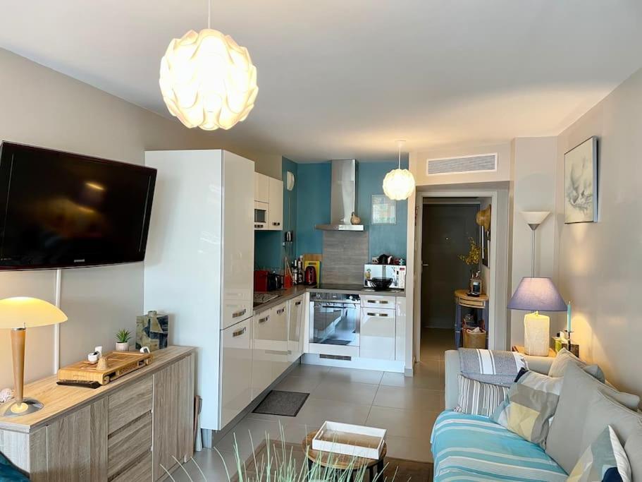 Appartement 21 - Tres Agreable Rdc Avec Terrasse Et Parking à Bandol Extérieur photo